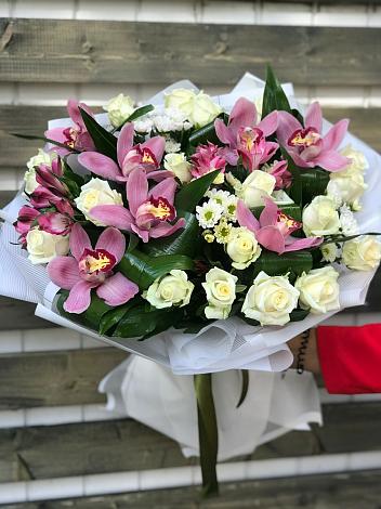 Букет цветов из: Розы и Хризантемы в Кузнечное