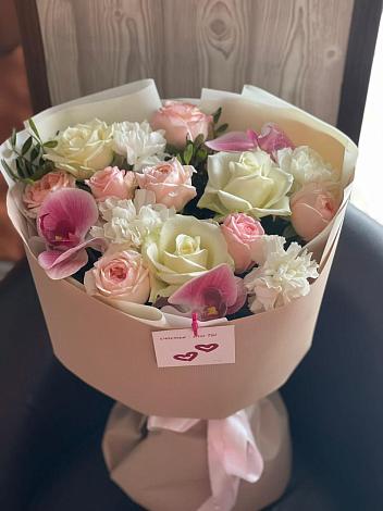Букет цветов из: Орхидеи, Розы и Гвоздики в Кузнечное