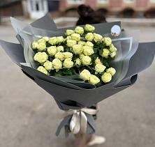 Букет Белые кустовые розы Солинеро в Кузнечное