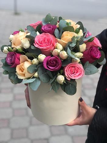 Цветочная композиция из Розы в шляпной коробке в Кузнечное