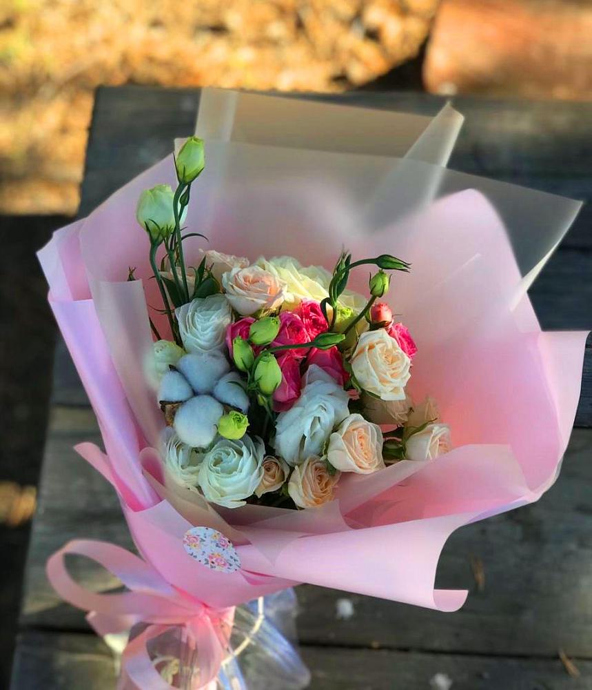 Букет цветов из: Розы и Лизиантусы в Кузнечное