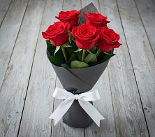 Букет 5 Красных роз Эдлесс Лав в Кузнечное