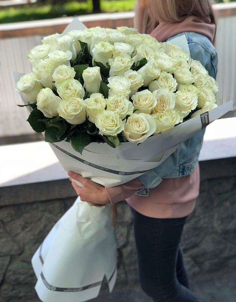 35 Белых роз в Кузнечное Букет 35 Белых роз в Кузнечное