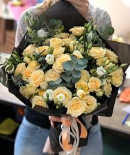 Букет птица счастья в Кузнечное Букет цветов из: Розы и Лизиантусы в Кузнечное