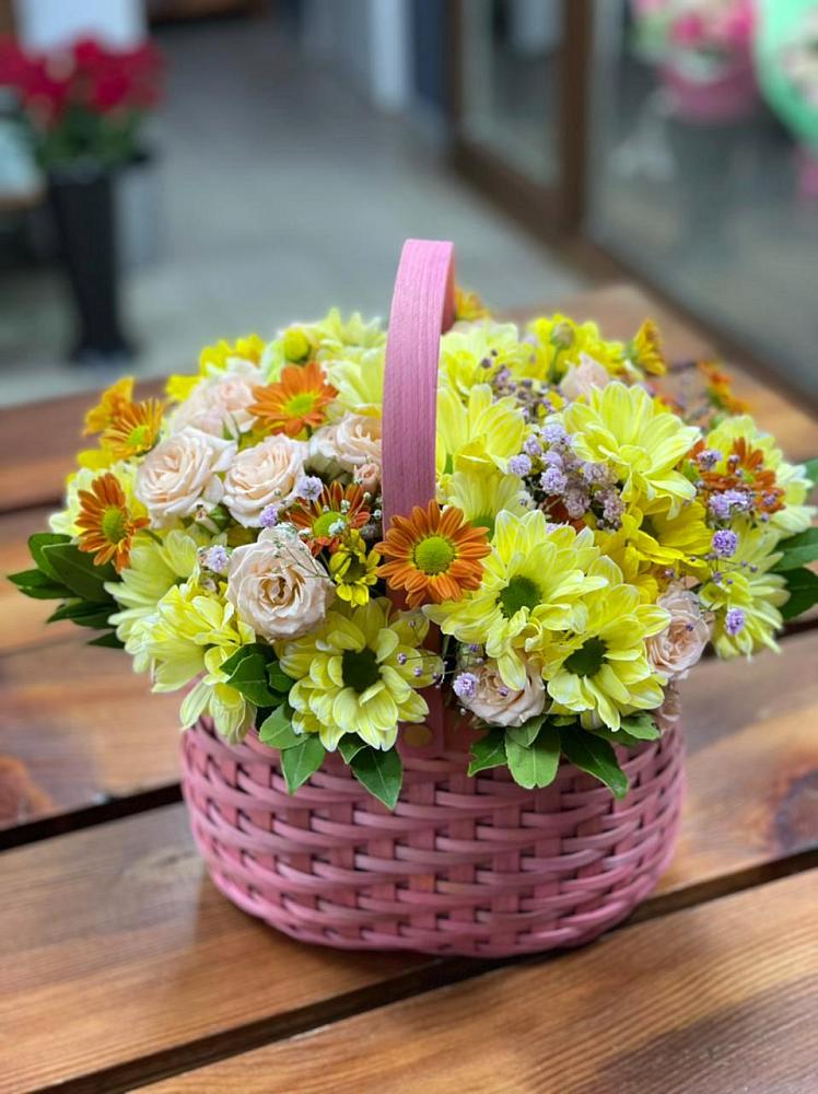 Цветочная композиция из Хризантемы и Розы в корзине в Кузнечное