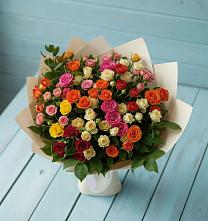 Букет Микс из разноцветных кустовых роз в Кузнечное