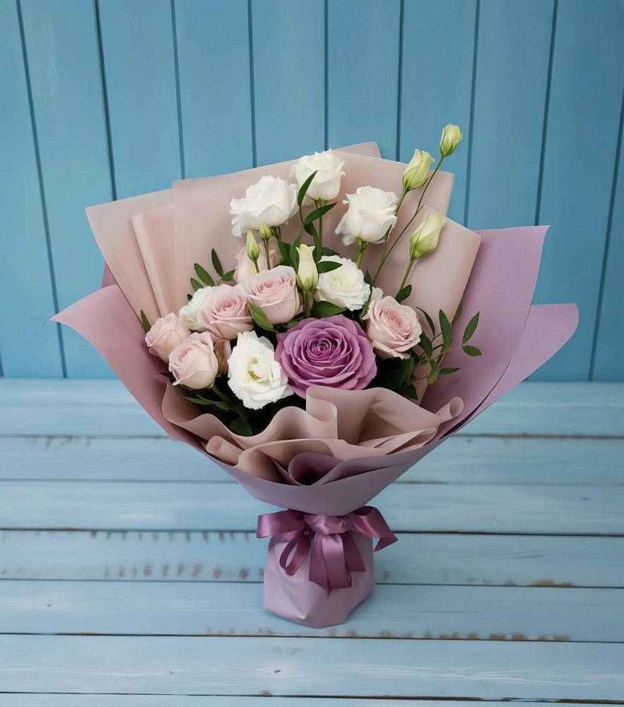 Букет цветов из: Розы и Лизиантусы в Кузнечное